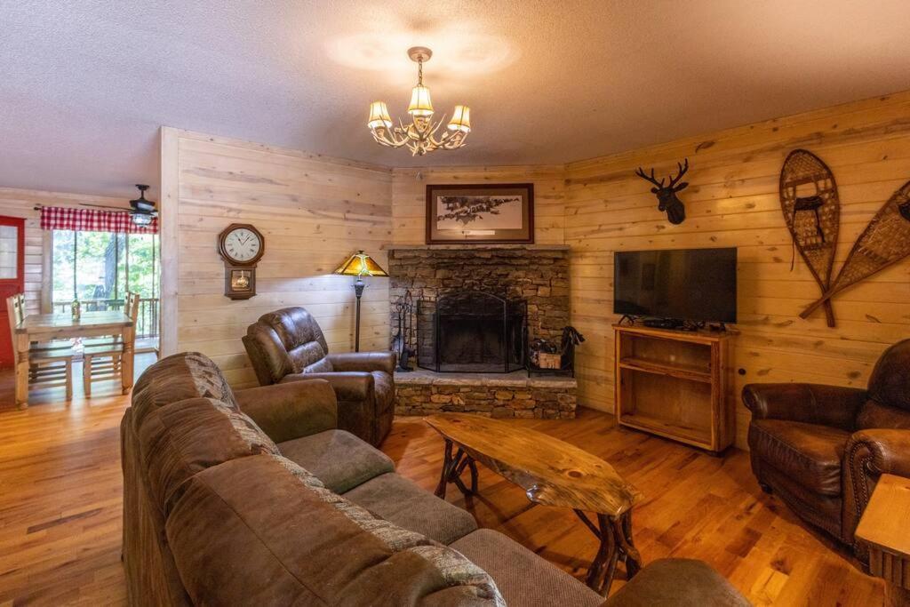 Pet Friendly Luxury Cabin Near Helen With Fire Pit クリーブランド エクステリア 写真
