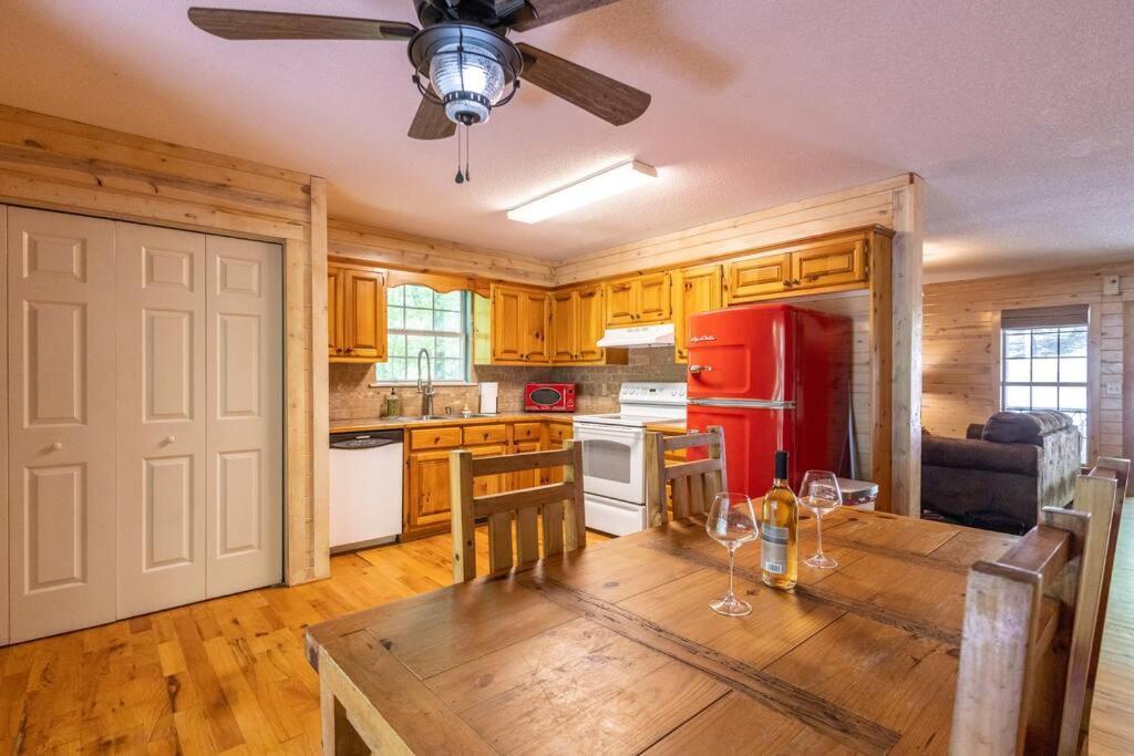 Pet Friendly Luxury Cabin Near Helen With Fire Pit クリーブランド エクステリア 写真
