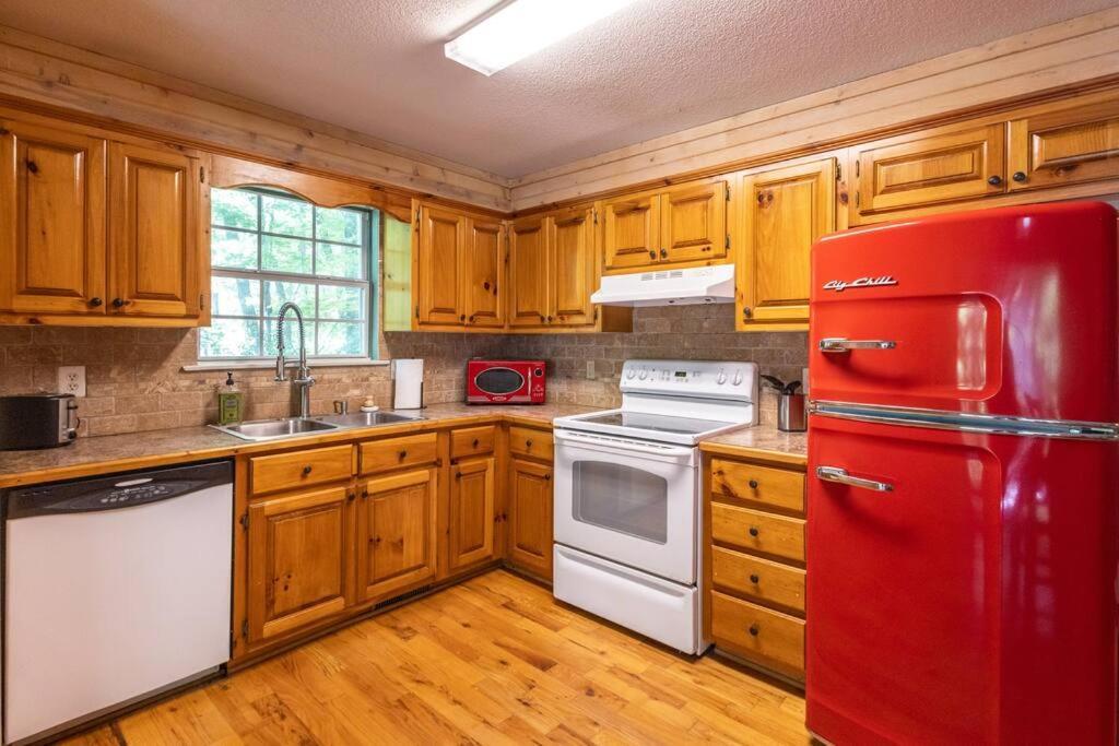 Pet Friendly Luxury Cabin Near Helen With Fire Pit クリーブランド エクステリア 写真