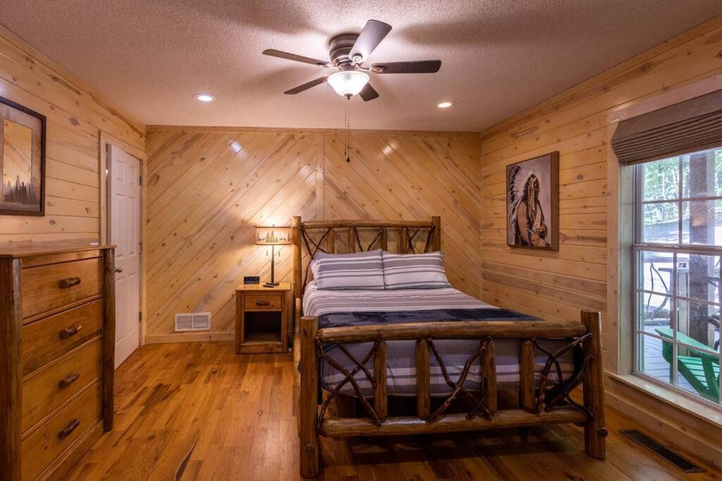 Pet Friendly Luxury Cabin Near Helen With Fire Pit クリーブランド エクステリア 写真
